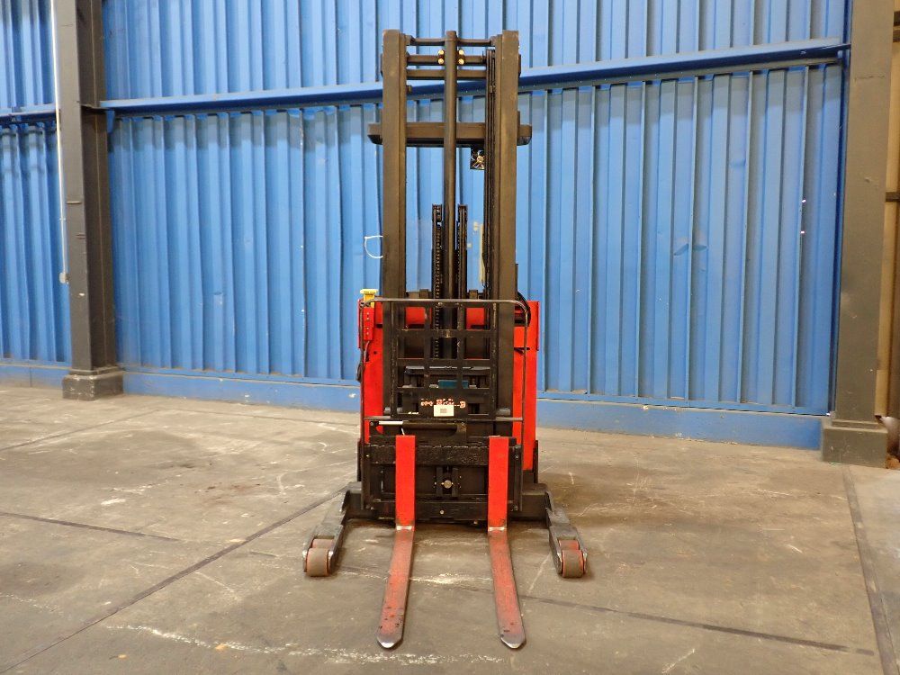 Raymond 3000lbs Electric Reach Forklift - Easi-r35tt0