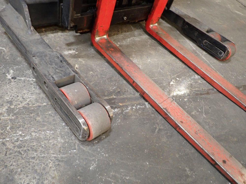 Raymond 3000lbs Electric Reach Forklift - Easi-r35tt0