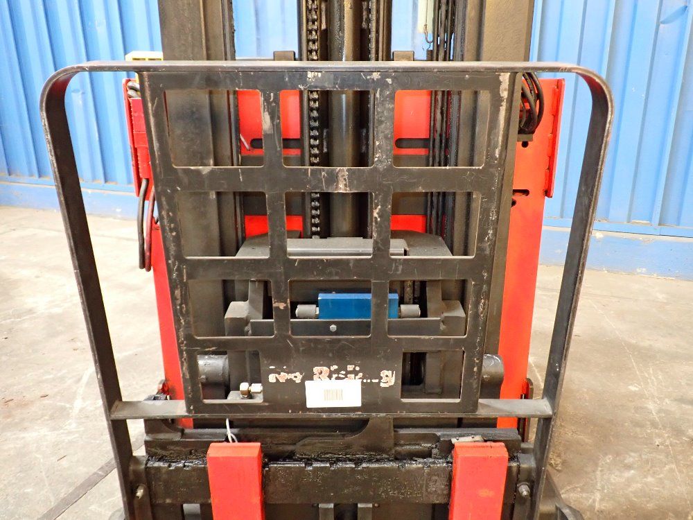 Raymond 3000lbs Electric Reach Forklift - Easi-r35tt0