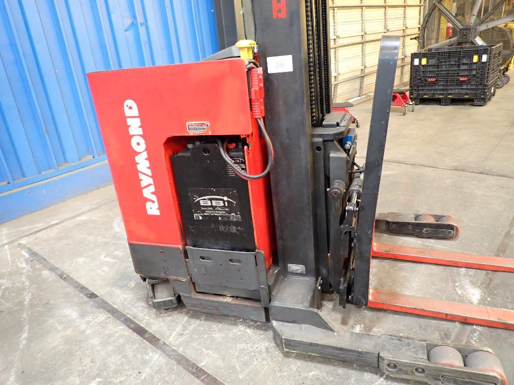 Raymond 3000lbs Electric Reach Forklift - Easi-r35tt0