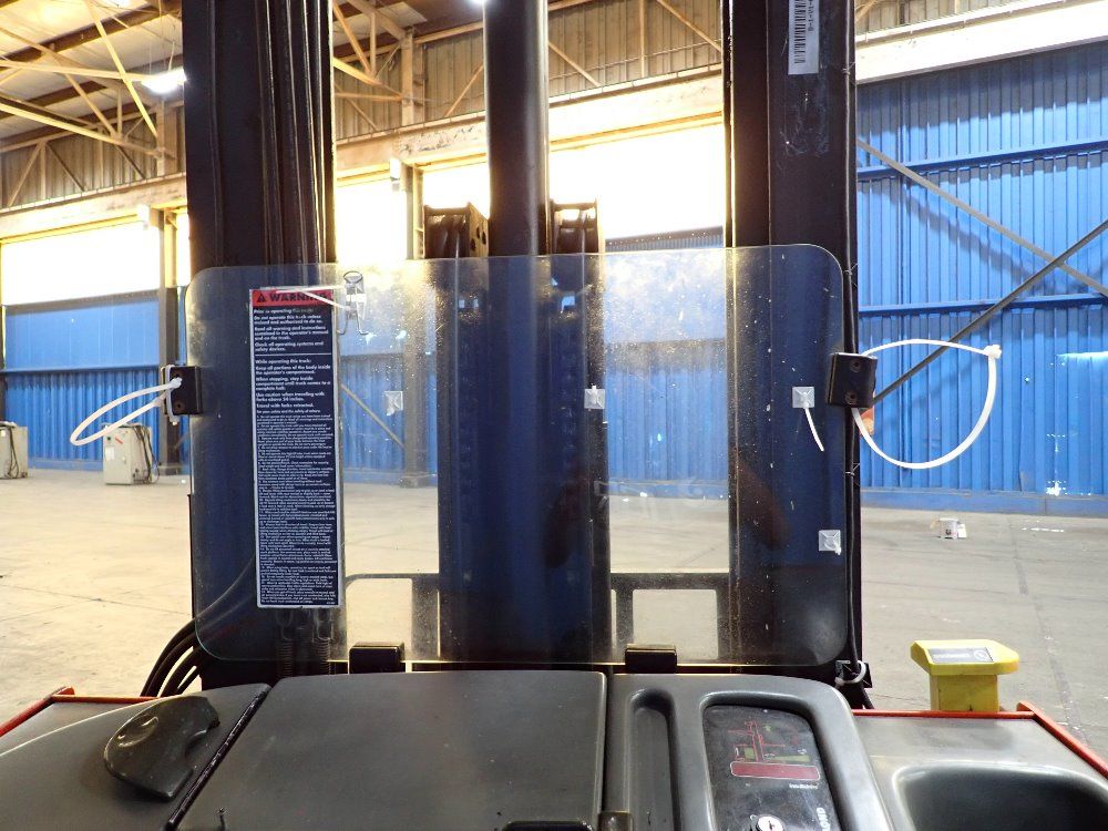 Raymond 3000lbs Electric Reach Forklift - Easi-r35tt0