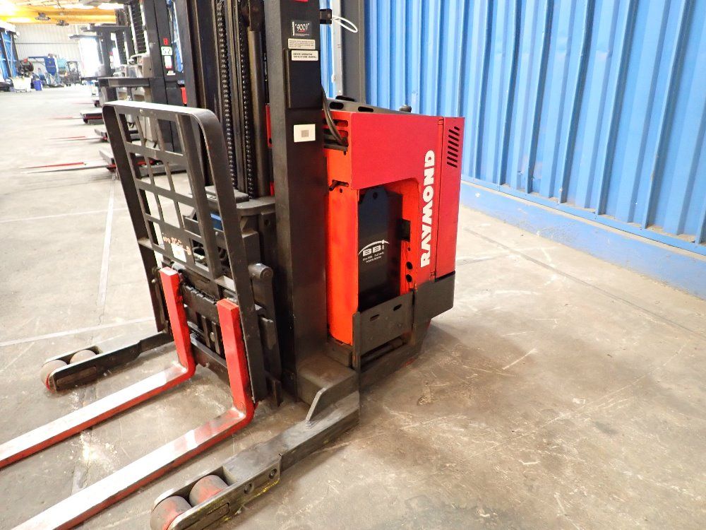 Raymond 3000lbs Electric Reach Forklift - Easi-r35tt0