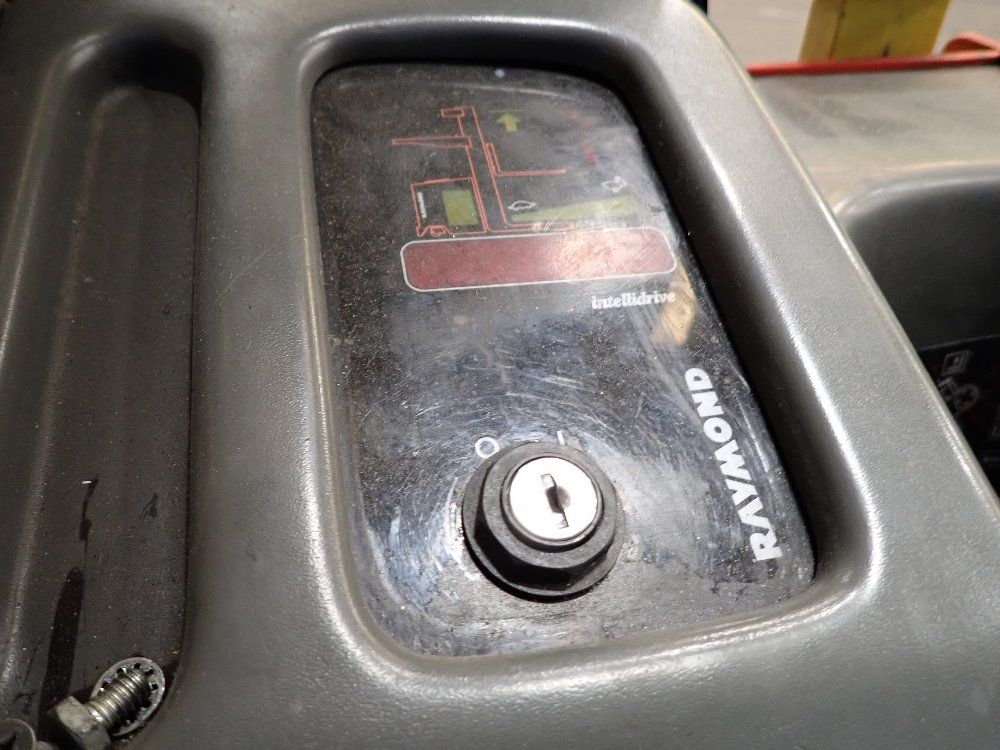 Raymond 3000lbs Electric Reach Forklift - Easi-r35tt0