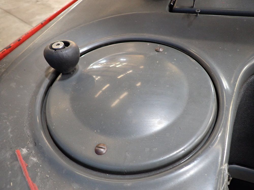 Raymond 3000lbs Electric Reach Forklift - Easi-r35tt0