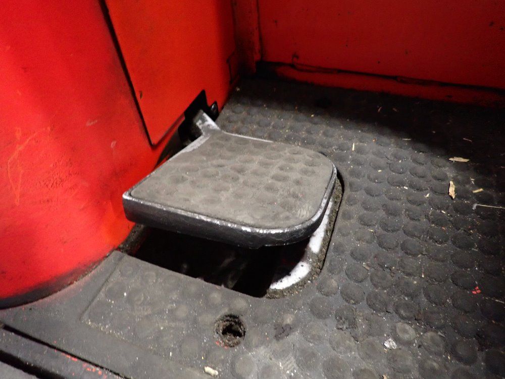 Raymond 3000lbs Electric Reach Forklift - Easi-r35tt0