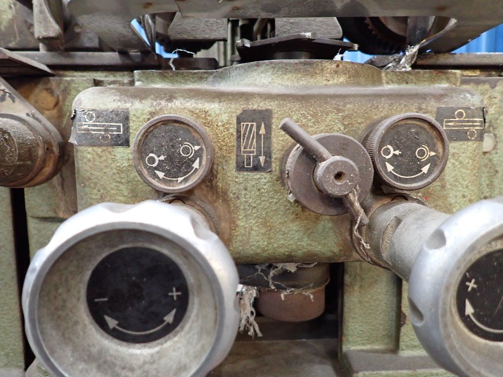 Holz Her Moulder - 1720