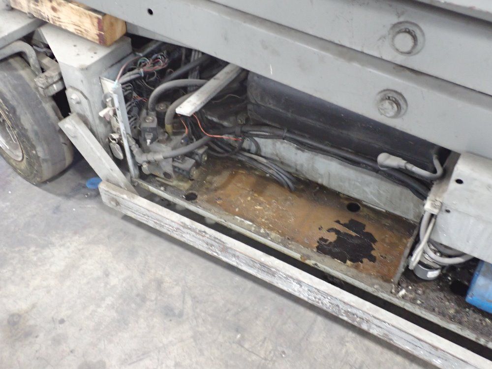 Mec 750#/19'7" Ht Electric Scissor Lift - 2034ht