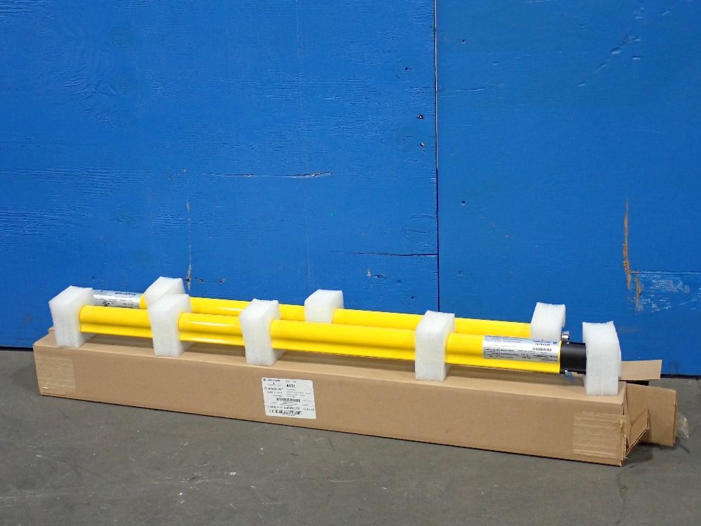 Allen-bradley Protective Height: 960 Mm (37.8 In) Safety Light Curtain - Bulletin 440l (ser. A, Rev. B)
