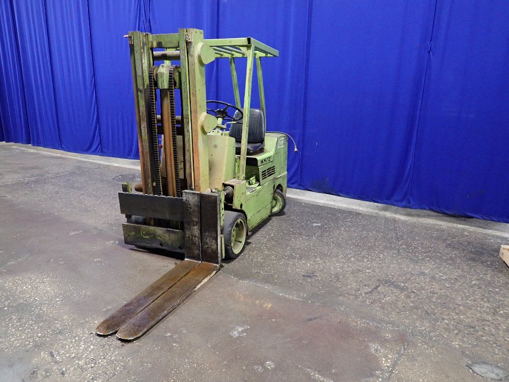 White 6000 Lbs Propane Forklift - M460