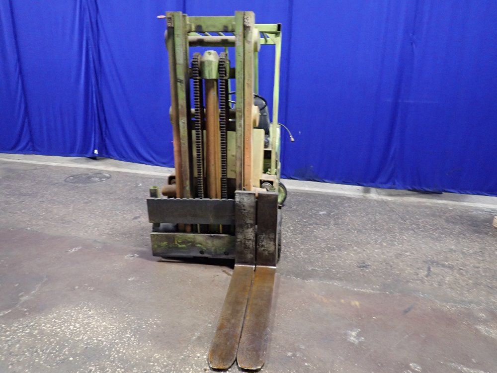 White 6000 Lbs Propane Forklift - M460