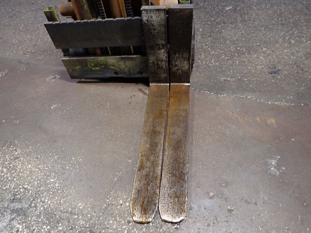 White 6000 Lbs Propane Forklift - M460