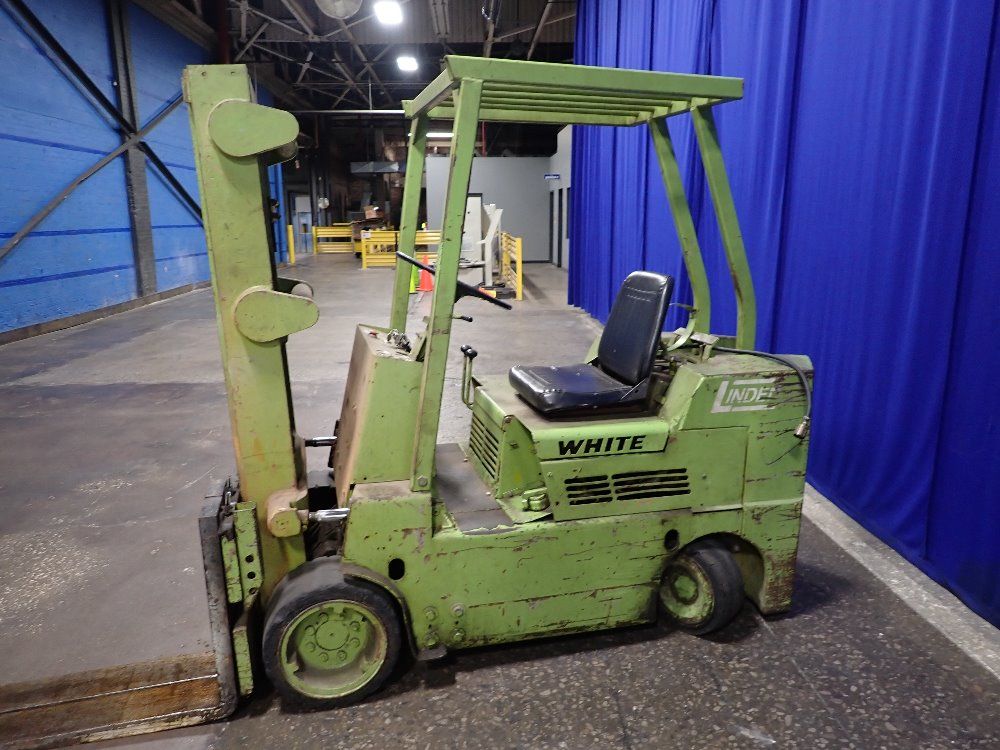 White 6000 Lbs Propane Forklift - M460