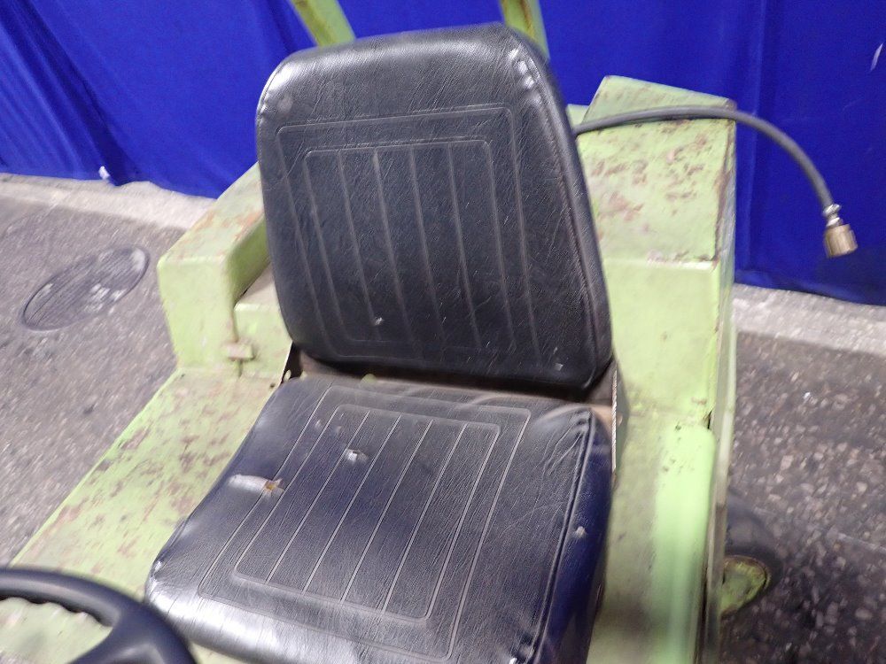 White 6000 Lbs Propane Forklift - M460