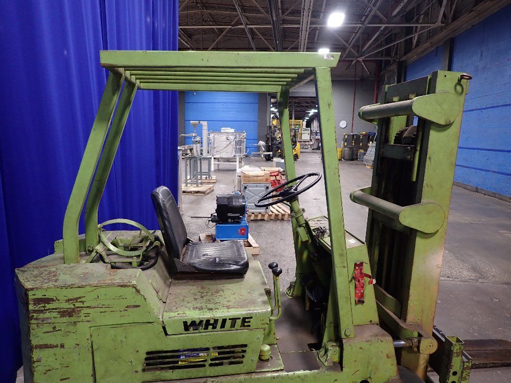 White 6000 Lbs Propane Forklift - M460