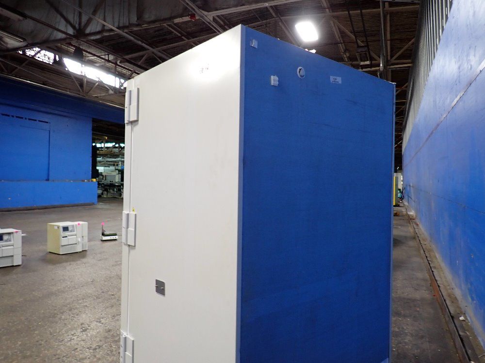 Thermo Scientific 4 Shelves/34" X 27" X 51" Id Freezer - Uxf60086a63