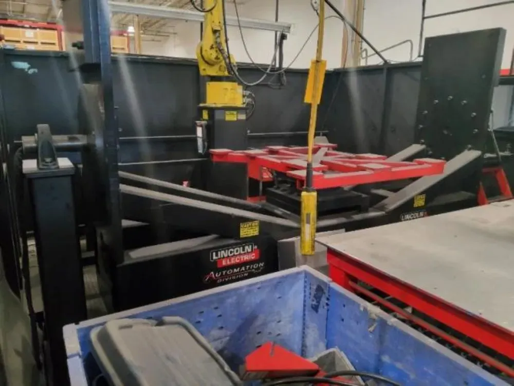 Fanuc / Lincoln Electric Robot Weld Cell W/ Positioner - Arc Mate 120ib/10l