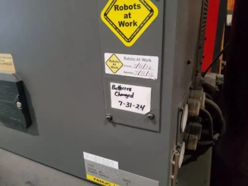 Fanuc / Lincoln Electric Robot Weld Cell W/ Positioner - Arc Mate 120ib/10l