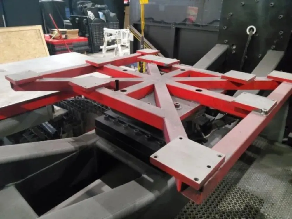 Fanuc / Lincoln Electric Robot Weld Cell W/ Positioner - Arc Mate 120ib/10l