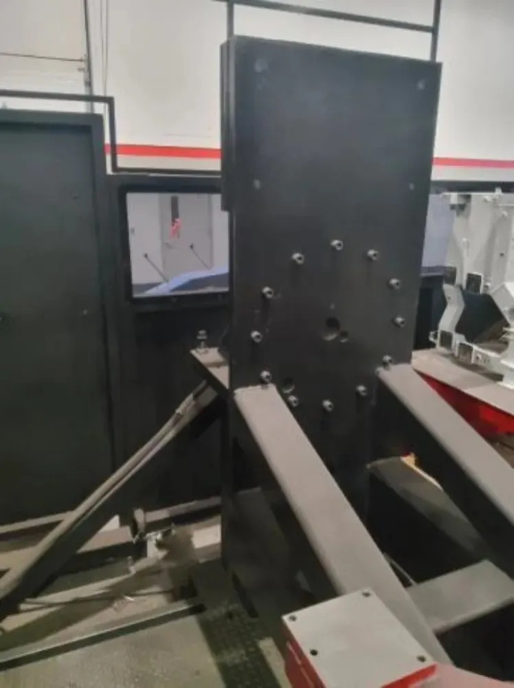 Fanuc / Lincoln Electric Robot Weld Cell W/ Positioner - Arc Mate 120ib/10l