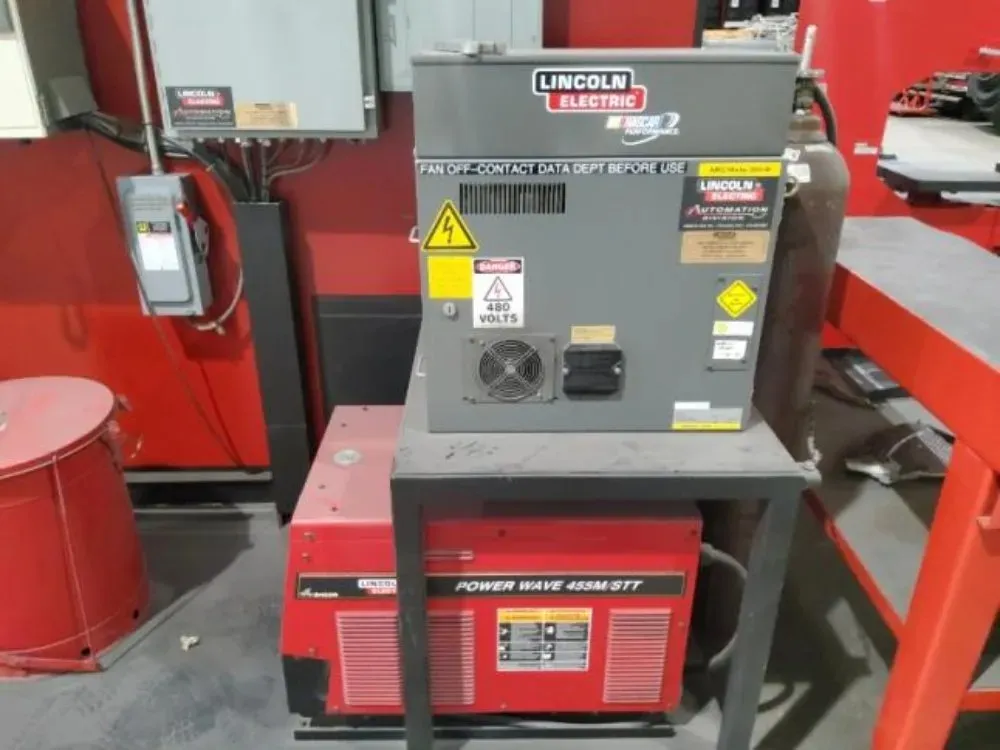 Fanuc / Lincoln Electric Robot Weld Cell W/ Positioner - Arc Mate 120ib/10l