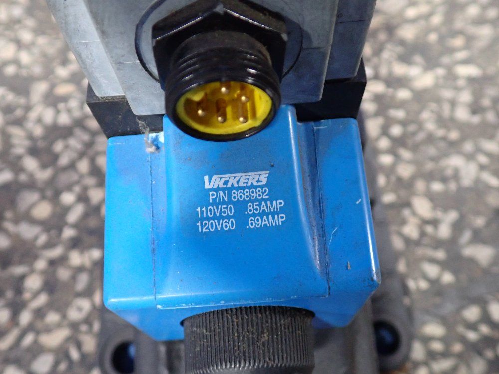 Vickers Pilot And Directional Control Valve - Pasdg4s4lw-016c-b-60 / Dg5v-10-w-6c-t-m-fa-5wl-b-1