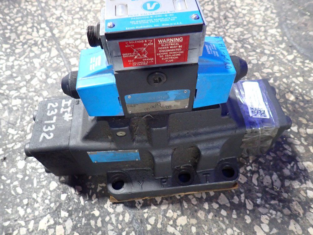 Vickers Pilot And Directional Control Valve - Pasdg4s4lw-016c-b-60 / Dg5v-10-w-6c-t-m-fa-5wl-b-1