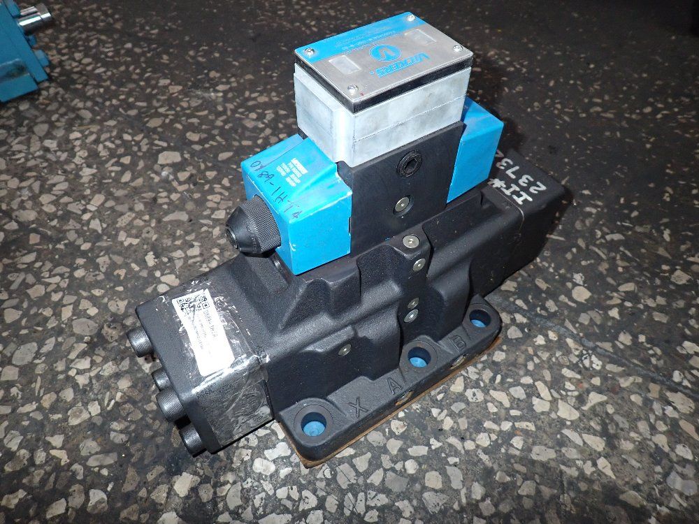 Vickers Pilot And Directional Control Valve - Pasdg4s4lw-016c-b-60 / Dg5v-10-w-6c-t-m-fa-5wl-b-1