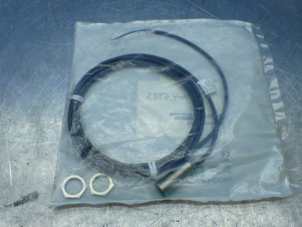 Balluff Inductive Proximity Sensor. - Bes M18mg-usc70b-bp03