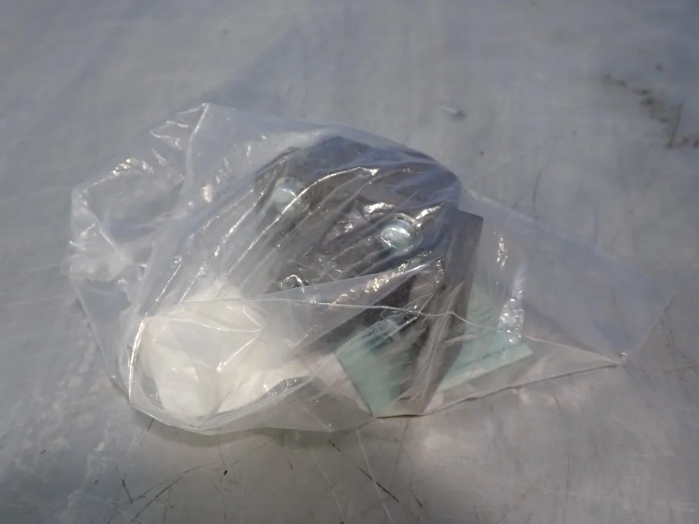 Aventics 3/8" Shuttle Valve - R431003349