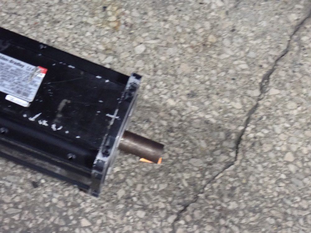 Allen Bradley Servo Motor - Mpl-b560f-sj24aa