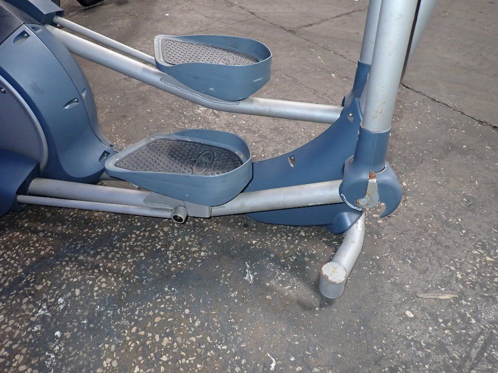 Stair Master Elliptical Machine - Club Stride 5100snl