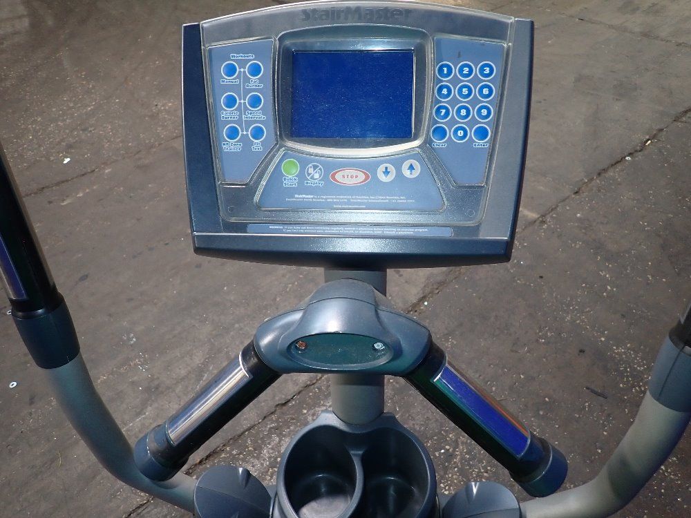 Stair Master Elliptical Machine - Club Stride 5100snl