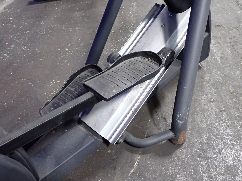 Precor Elliptical Machine - Efx546