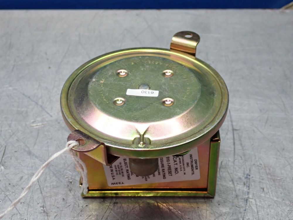 Dwyer Instruments Pressure Switch, Series 1900 2 Pcs - 1910-1 Preset