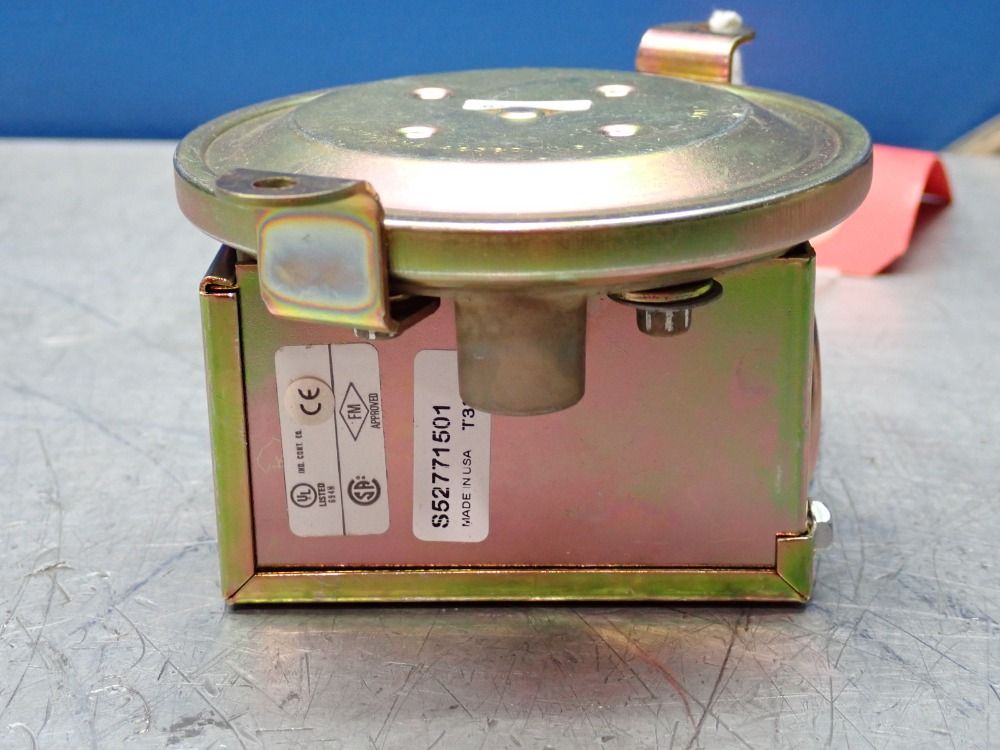 Dwyer Instruments Pressure Switch, Series 1900 2 Pcs - 1910-1 Preset