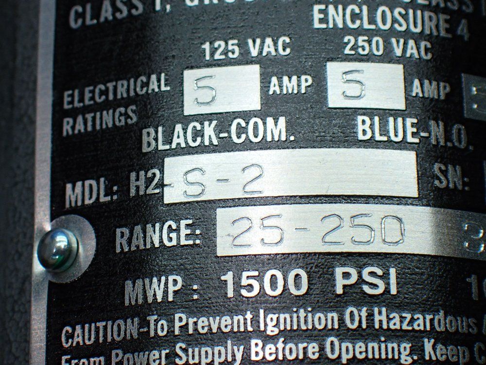 Dwyer Instruments 25-250psi Dual Action Explosion Proof Pressure Switch - H2-s-2