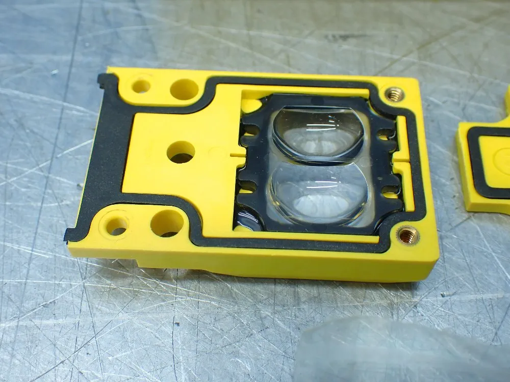 Banner Multi-beam Photoelectric Proximity Sensor. - Sbr1