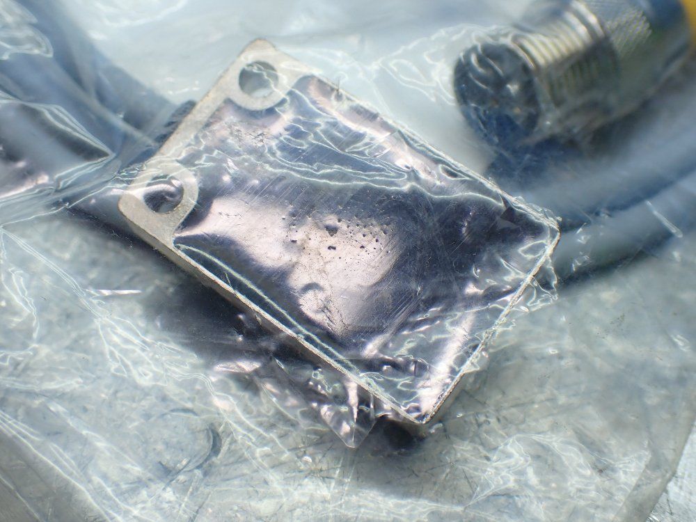 Turck Inductive Proximity Sensor. - Bi8u-q08-ap6x2-1-rs4t