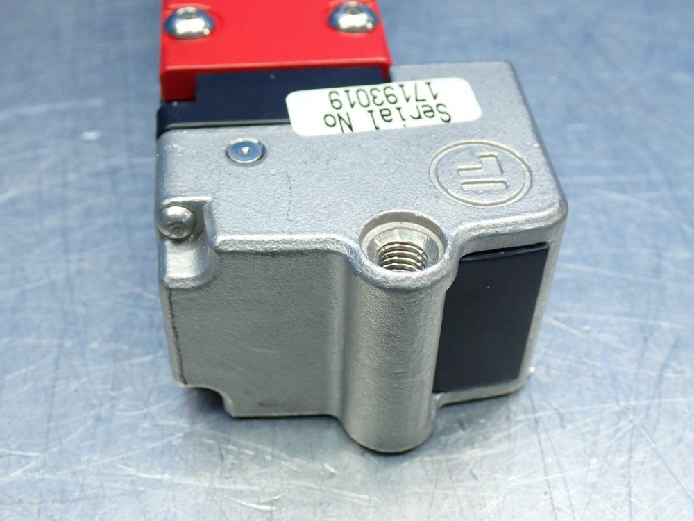 Fortress Interlocks Proamhandle Actuator Safety Switch - Ma2m6st401t02824e3