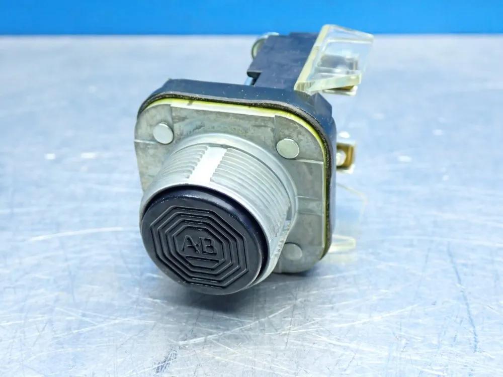 Allen Bradley Flush Head Momentary Push Button - 800t-a2d1