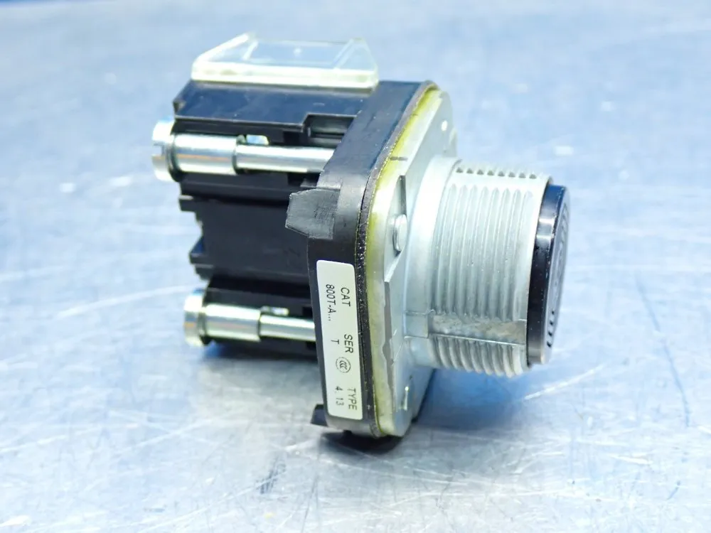 Allen Bradley Flush Head Momentary Push Button - 800t-a2d1