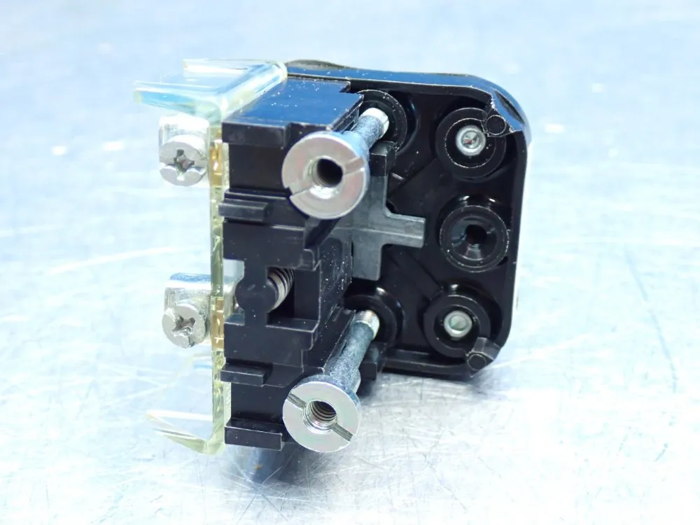 Allen Bradley Flush Head Momentary Push Button - 800t-a2d1