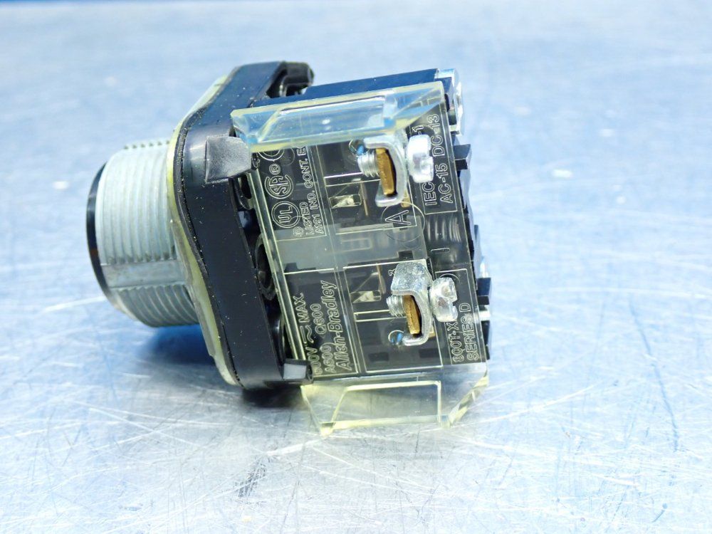 Allen Bradley Flush Head Momentary Push Button - 800t-a2d1