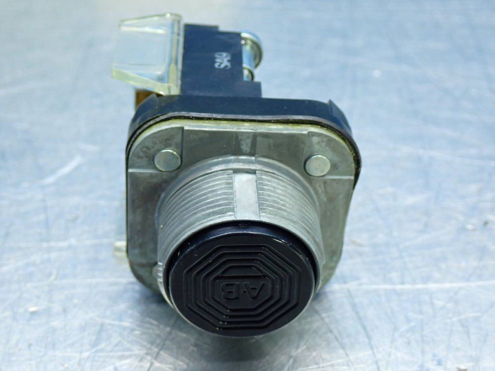 Allen Bradley 30mm Momentary Push Button - 800t-a2d1