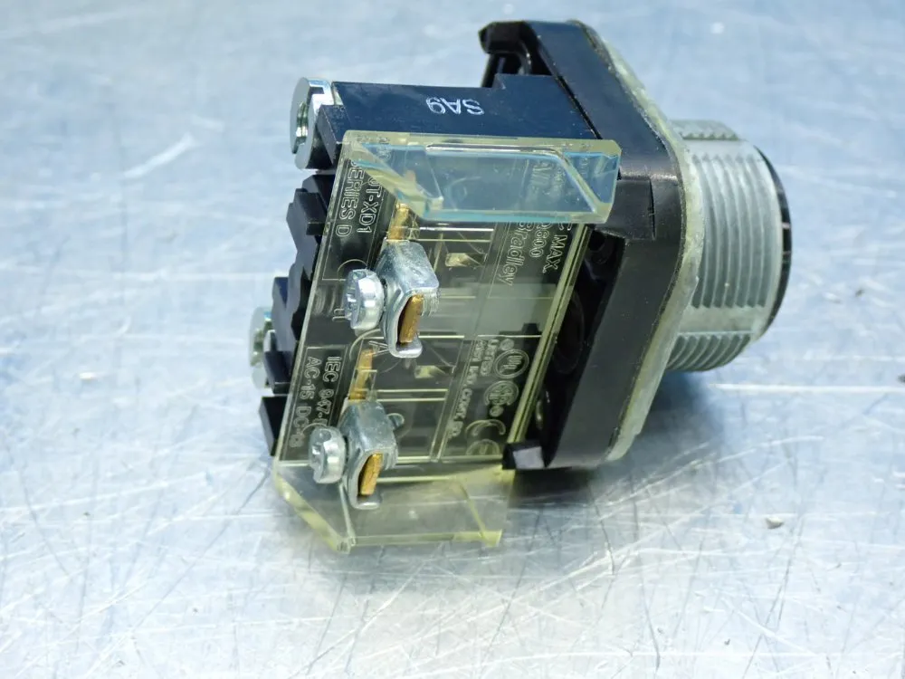 Allen Bradley 30mm Momentary Push Button - 800t-a2d1