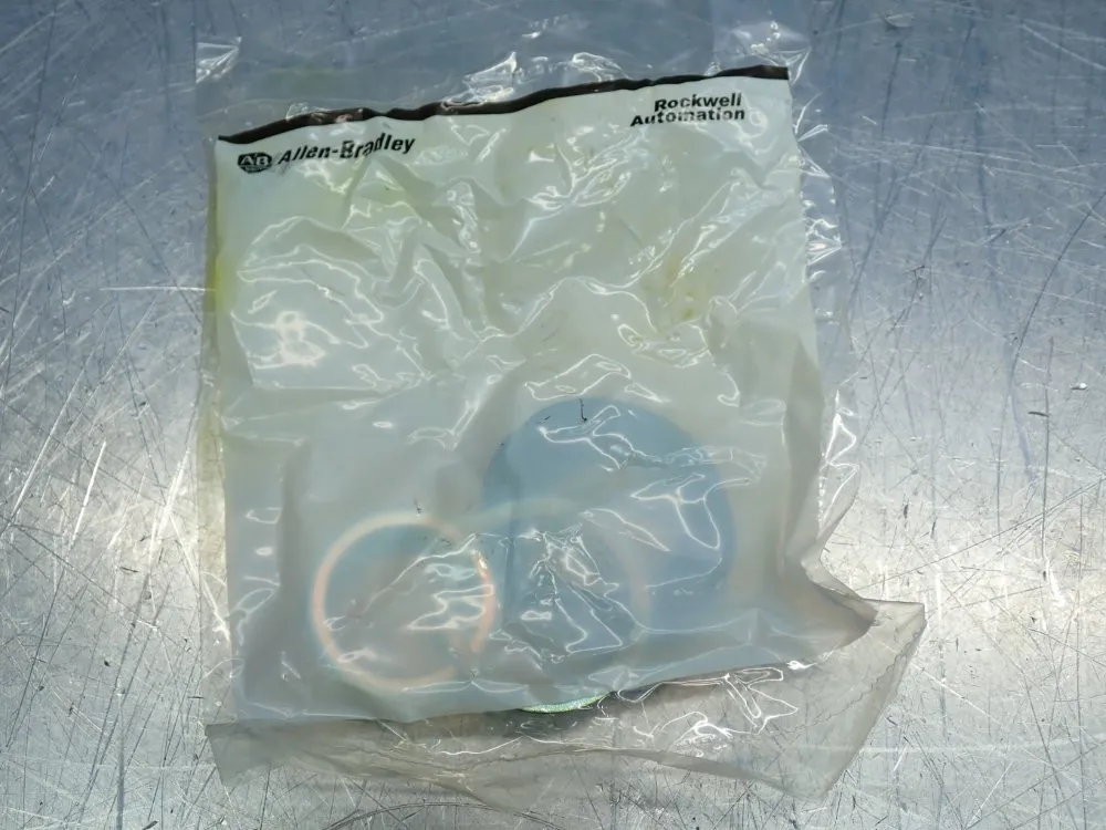 Allen Bradley 30mm Momentary Push Button - 800t-a2d1