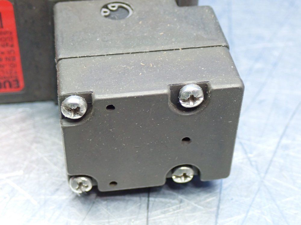 Euchner Tz-series Mechanical Interlock Safety Switch - Tz1le024bha-c1903