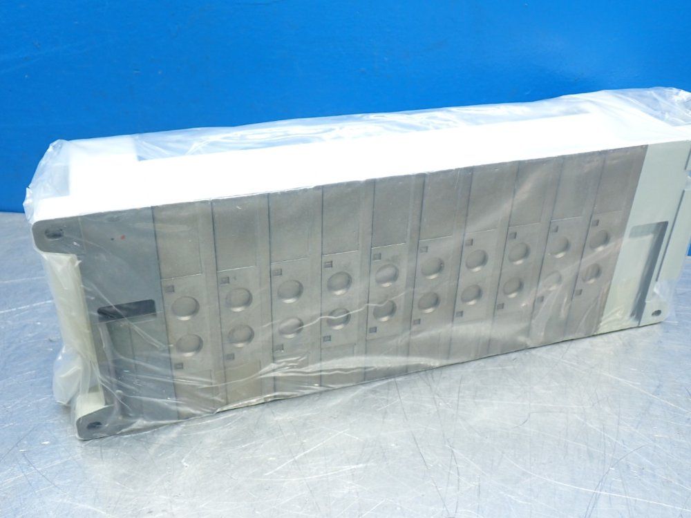 Smc Pneumatic Manifold Assembly - Vv80110-02f-sd0-w1