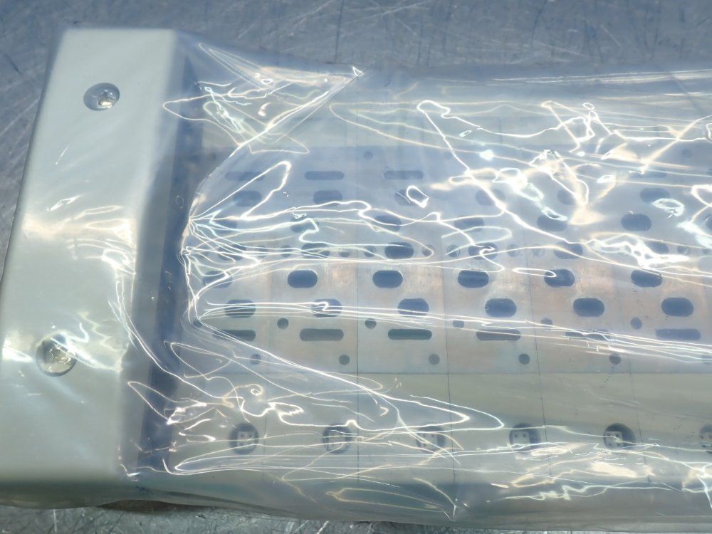 Smc Pneumatic Manifold Assembly - Vv80110-02f-sd0-w1