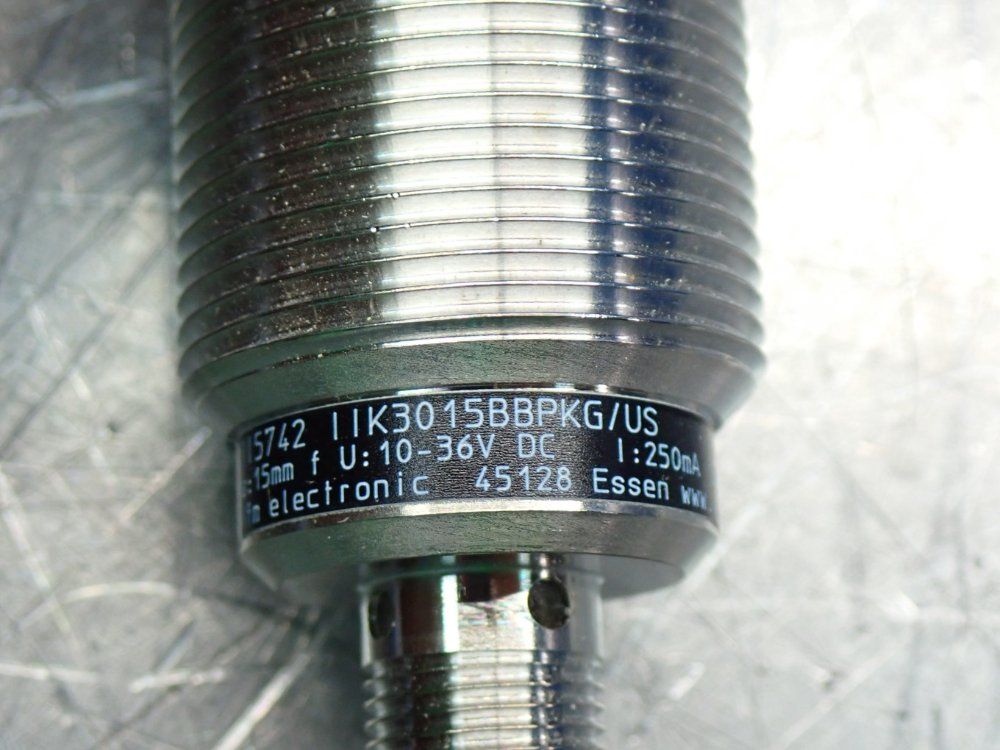 Efector100 Measurement Range: 15mm Inductive Proximity Sensor - Ii5742